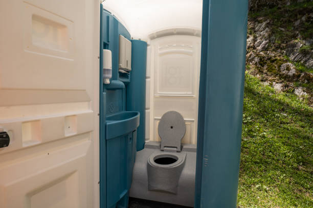 Best Deluxe Portable Toilet Rental  in Dumbarton, VA